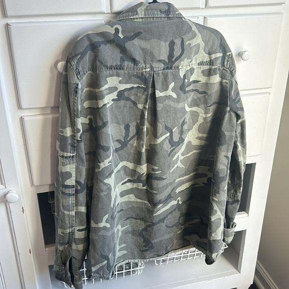 Zara size Small camo jacket in excellent condition. - Picture 2 of 7